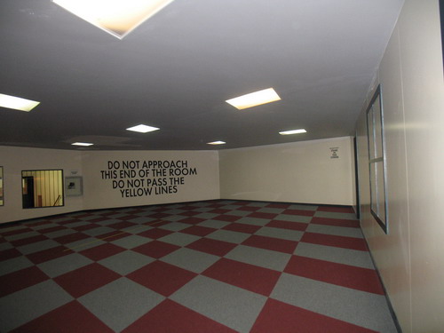   (Ames room)  8