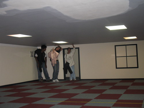   (Ames room)  9