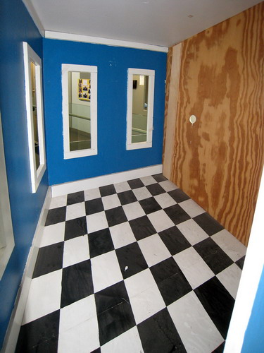   (Ames room)  13