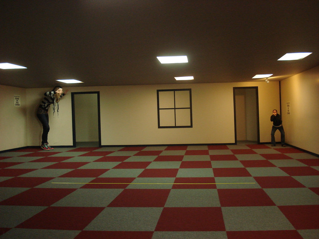   (Ames room) ::  1