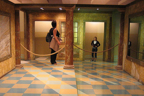   (Ames room)  22