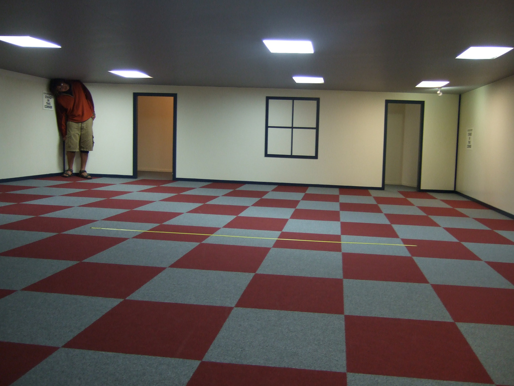   (Ames room) ::  1