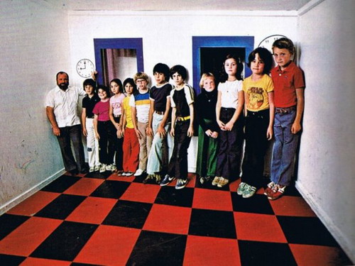   (Ames room)  1