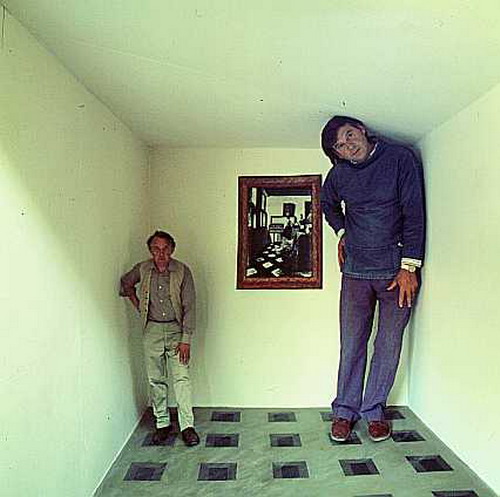   (Ames room)  2